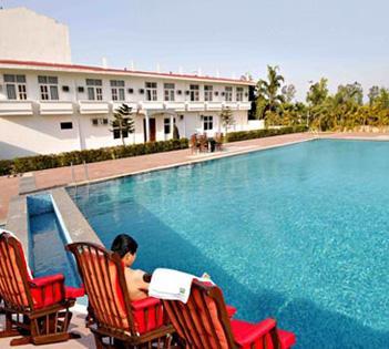 Gajraula Haveli Resort Zewnętrze zdjęcie